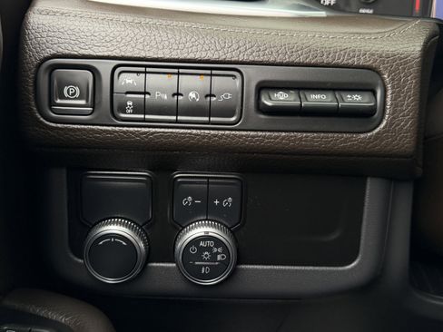 Used 2021 GMC Yukon Denali w/ Denali Premium Package RWD image 24