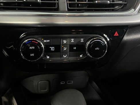 Used 2025 Chevrolet Trax LT w/ LT Convenience Package image 20