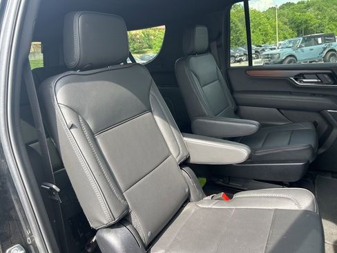 Used 2025 GMC Yukon XL Denali AWD/4WD image 36