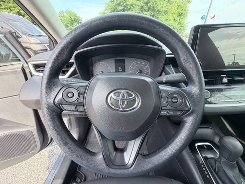 Used 2025 Toyota Corolla LE FWD image 12