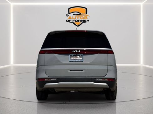 Used 2024 Kia Carnival EX FWD image 2