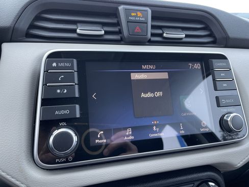 Used 2021 Nissan Versa SV image 31