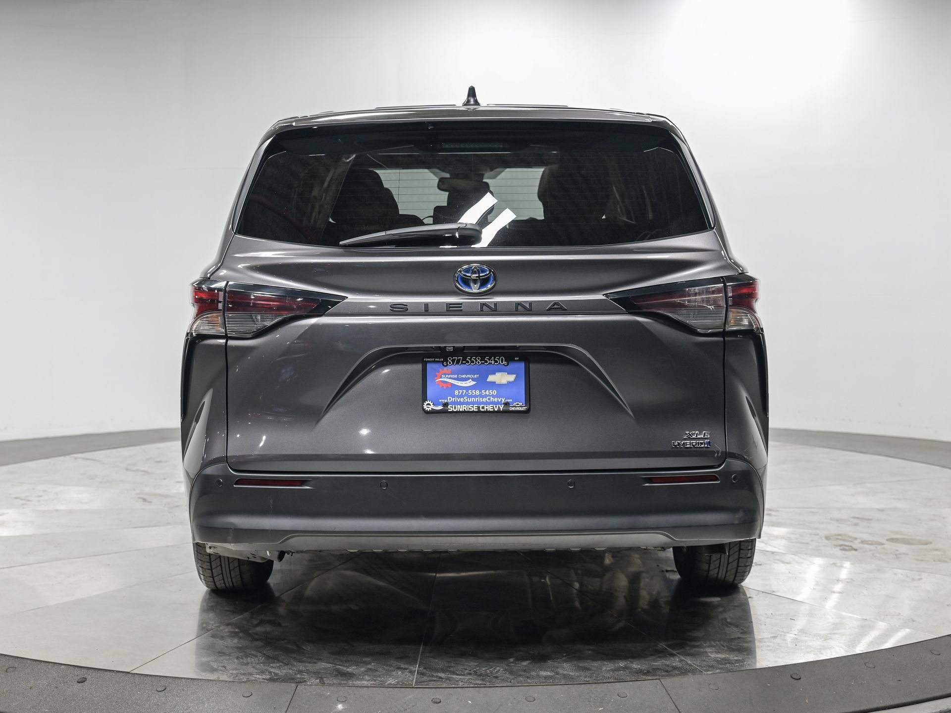 Used 2024 Toyota Sienna XLE FWD image 4