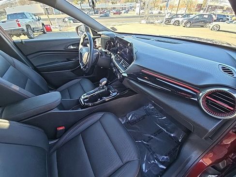 Used 2024 Chevrolet Trax RS w/ Sunroof Package image 30