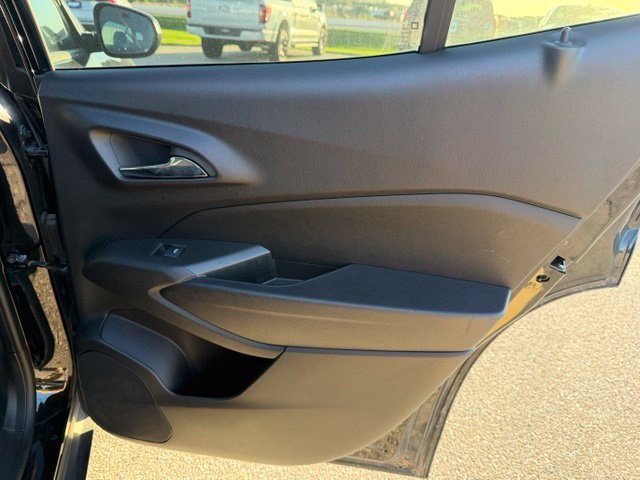 Used 2024 Chevrolet Trax LT w/ LT Convenience Package FWD image 29
