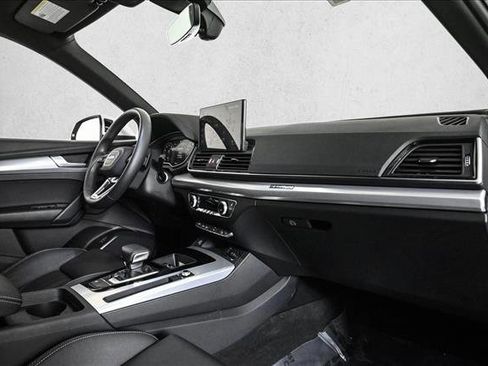 Certified 2025 Audi Q5 2.0T Premium w/ Convenience Plus Package image 23