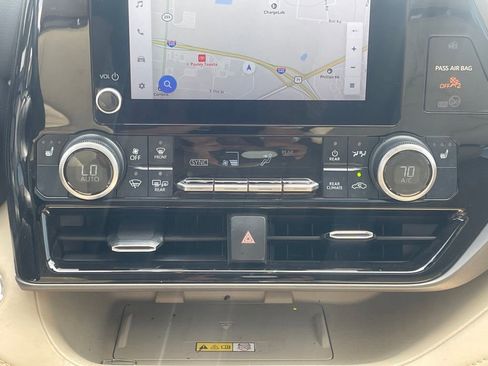 Used 2023 Toyota Highlander XLE FWD image 19