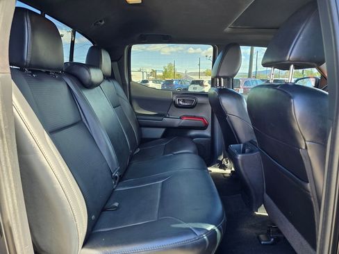 Used 2019 Toyota Tacoma SR image 12