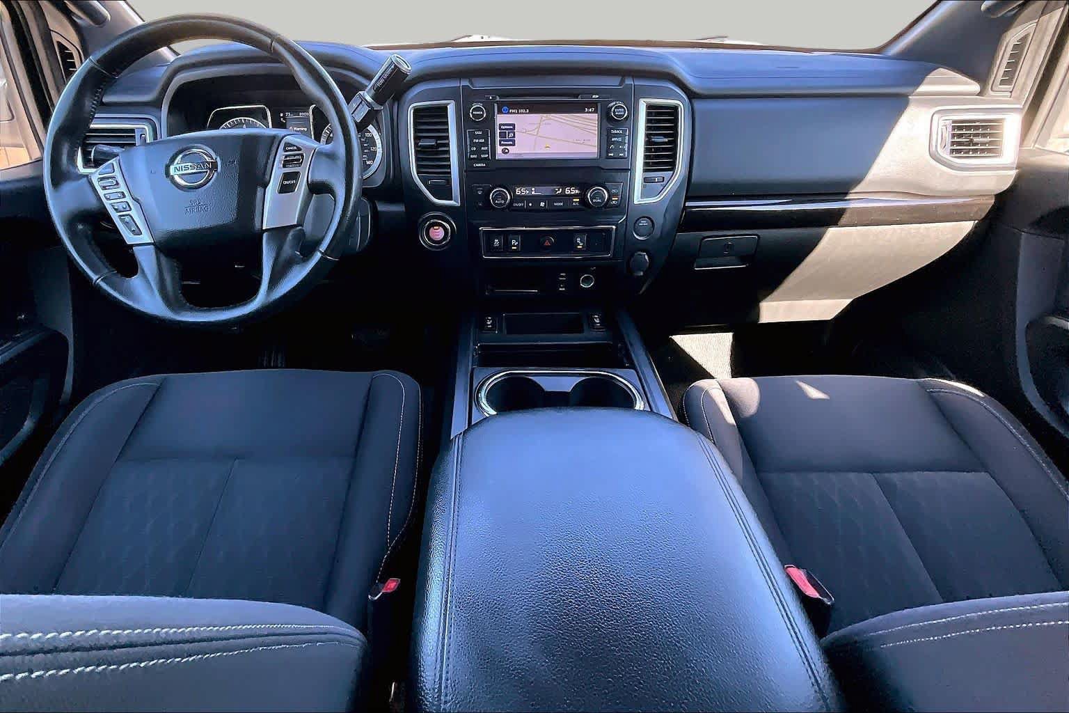Used 2018 Nissan Titan SV w/ SV Convenience Package RWD image 16