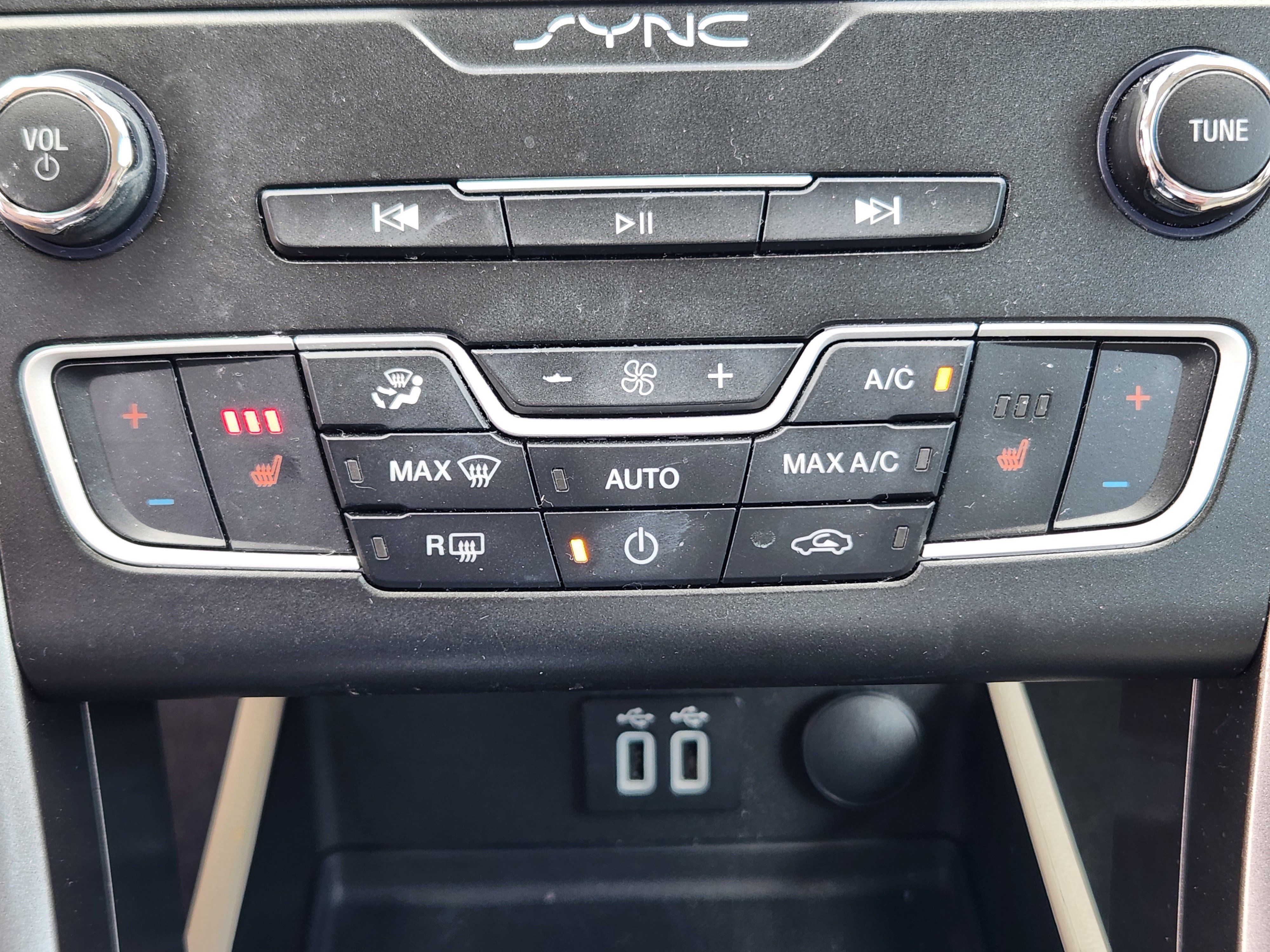 Used 2019 Ford Fusion SEL FWD image 14