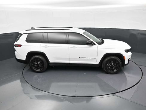 Used 2024 Jeep Grand Cherokee L Laredo RWD image 21