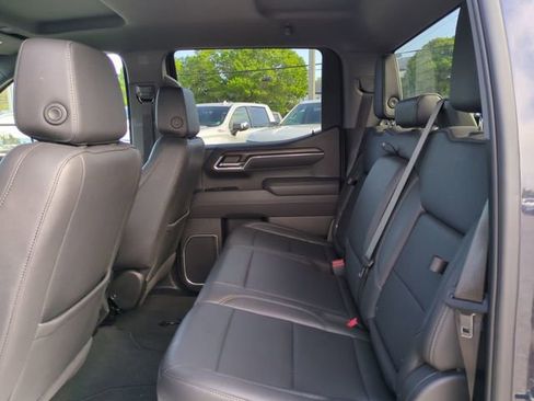 Certified 2025 GMC Sierra 1500 SLT image 16