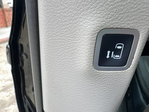 Used 2023 Chrysler Voyager LX image 19