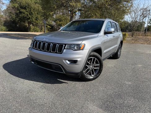 Used 2017 Jeep Grand Cherokee Limited image 32