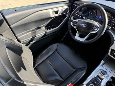 Used 2023 Ford Explorer XLT w/ Equipment Group 202A image 16