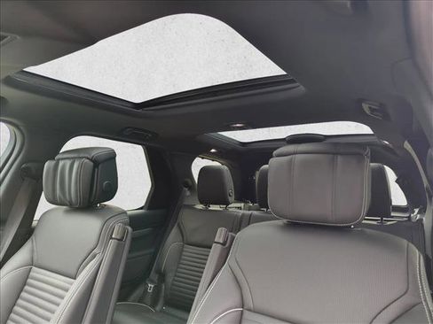 Certified 2024 Land Rover Discovery Dynamic SE image 22