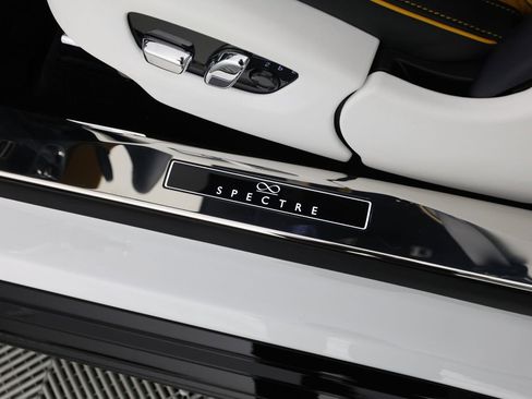 New 2025 Rolls-Royce Spectre Black Badge image 31