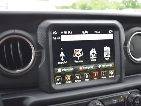 Used 2022 Jeep Wrangler Unlimited Sahara w/ Cold Weather Group AWD/4WD image 12