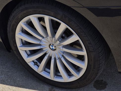Used 2022 BMW 740i w/ Premium Package RWD image 7