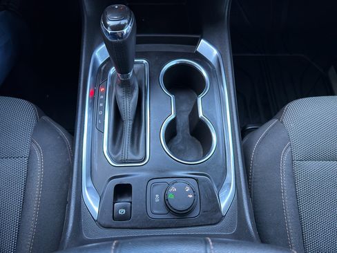 Used 2018 Chevrolet Traverse LT w/ LPO, Black Accent Package image 33