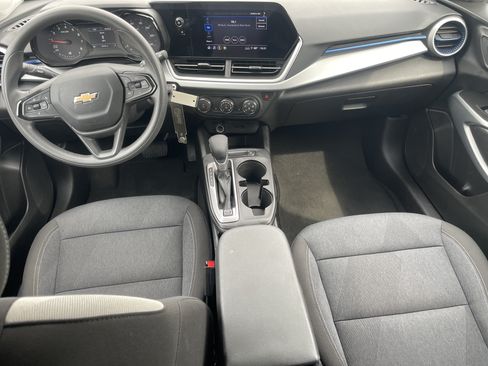 Used 2025 Chevrolet Trax LS w/ LS Convenience Package FWD image 32