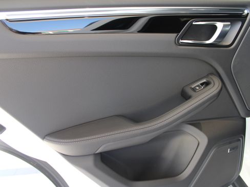 Certified 2026 Porsche Macan Turbo AWD/4WD image 25