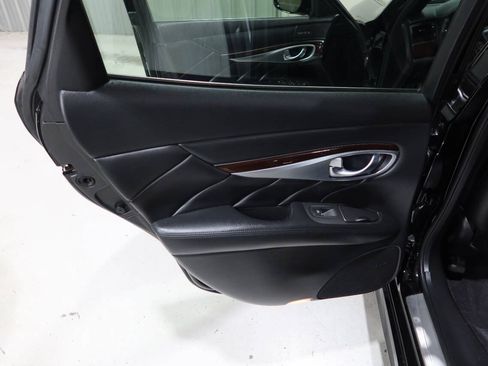 Used 2015 INFINITI Q70 3.7 w/ Sport Package RWD image 31