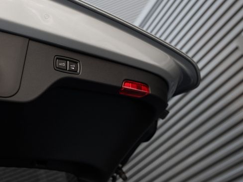 Used 2025 Porsche Macan 4S Electric image 29