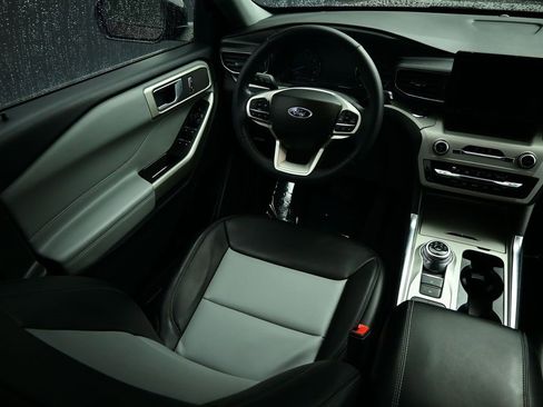 Used 2023 Ford Explorer XLT w/ Equipment Group 202A image 16