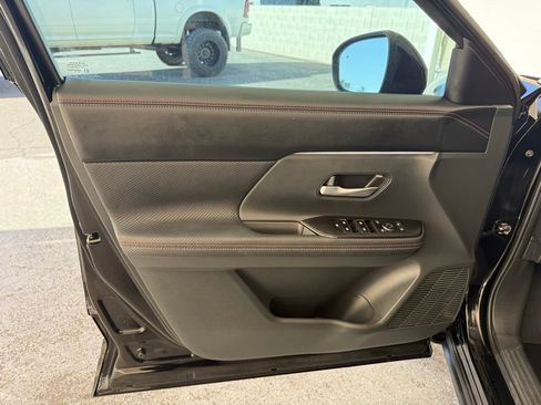 Used 2025 Nissan Kicks SR FWD image 33