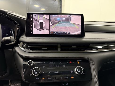 Certified 2027 INFINITI QX60 Luxe w/ Cargo Package FWD image 24