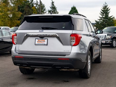 Used 2022 Ford Explorer XLT image 10
