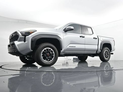 Used 2024 Toyota Tacoma TRD Off-Road AWD/4WD image 38