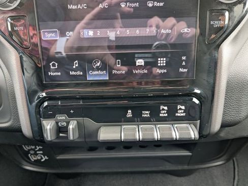 Used 2026 RAM 2500 Big Horn AWD/4WD image 5