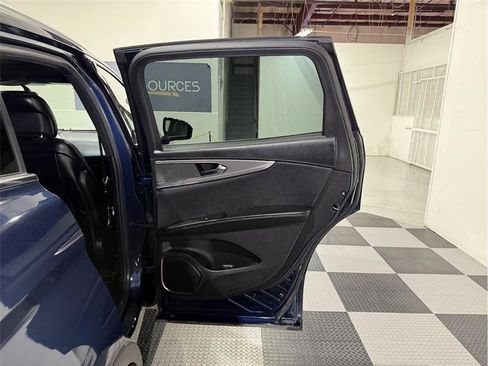 Used 2017 Lincoln MKX Reserve image 25