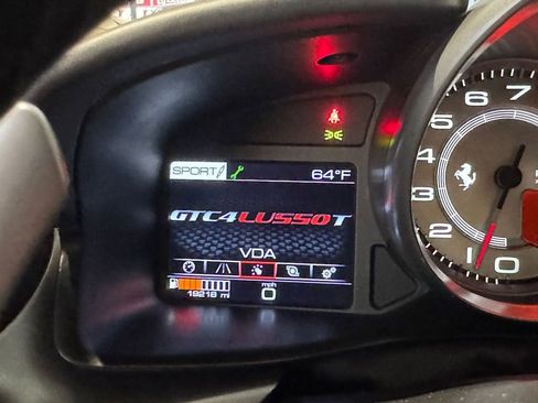 Used 2018 Ferrari GTC4Lusso T image 9