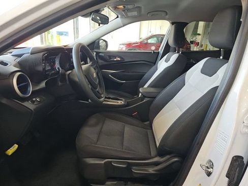 Used 2025 Chevrolet Trax LS FWD image 8