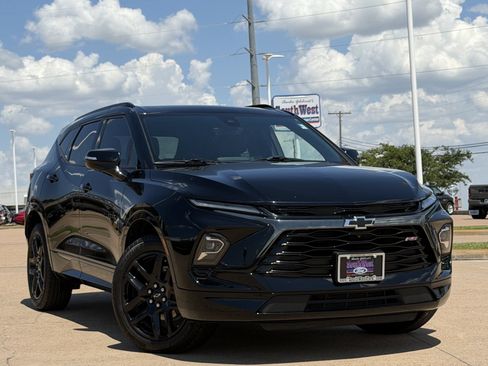 Used 2025 Chevrolet Blazer RS w/ Driver Confidence II Package FWD image 2