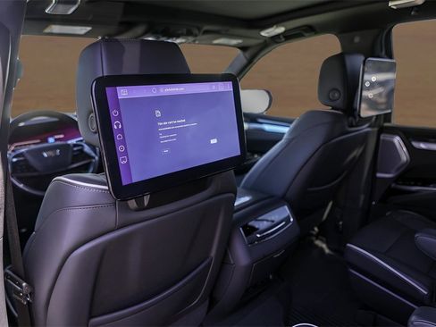 Used 2025 Cadillac Escalade Sport w/ Touring Package image 26