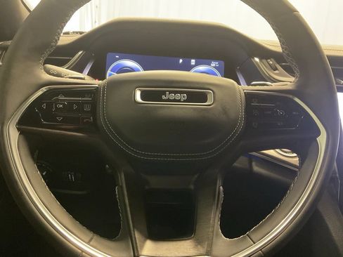 Used 2023 Jeep Grand Cherokee Overland w/ Luxury Tech Group IV AWD/4WD image 14