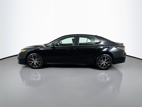 Used 2023 Toyota Camry SE image 2