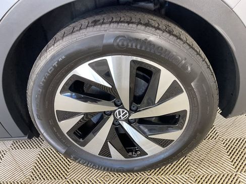 Used 2023 Volkswagen ID.4 Pro image 6