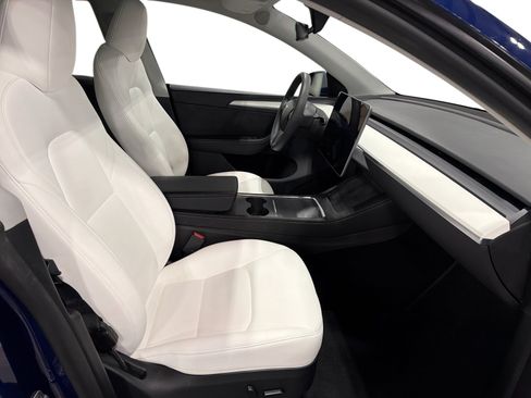 Certified 2023 Tesla Model Y Long Range AWD/4WD image 13