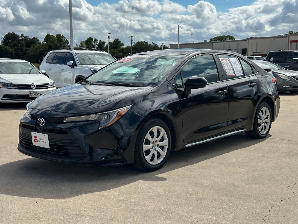 Certified 2025 Toyota Corolla LE FWD image 7