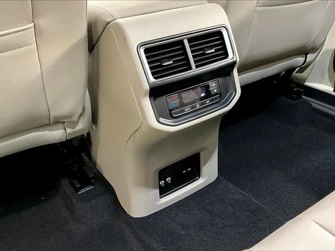 New 2026 Volkswagen Atlas SE image 16