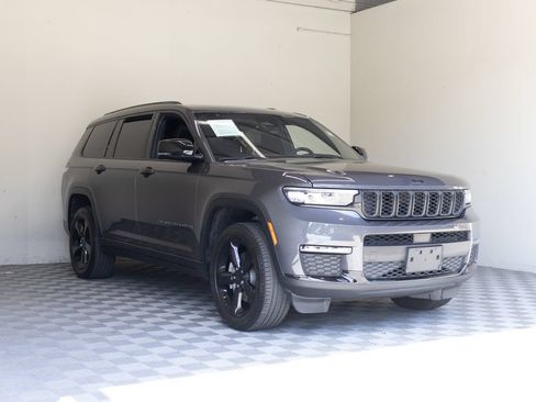 Used 2025 Jeep Grand Cherokee L Limited w/ Black Appearance Package RWD image 6
