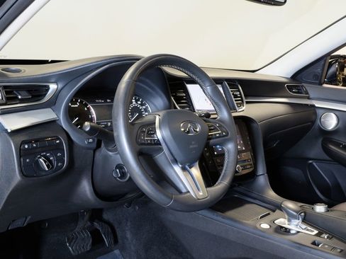 Used 2019 INFINITI QX50 Essential w/ Premium Heat Package AWD/4WD image 11