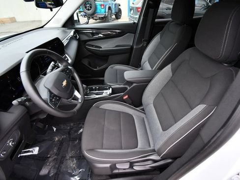 Used 2024 Chevrolet TrailBlazer LT w/ LT Cold Weather Package FWD image 15