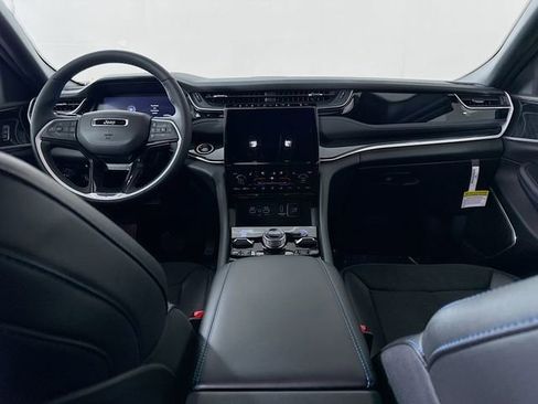 Used 2024 Jeep Grand Cherokee Trailhawk image 23