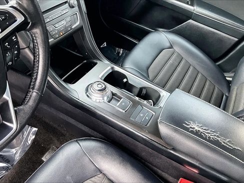 Used 2018 Ford Fusion SE w/ Equipment Group 601A image 16